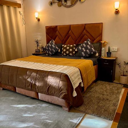 Atharva'S Homestay By Goaround Homes - Nehru Enclave Metro, South Delhi New Delhi Exterior photo
