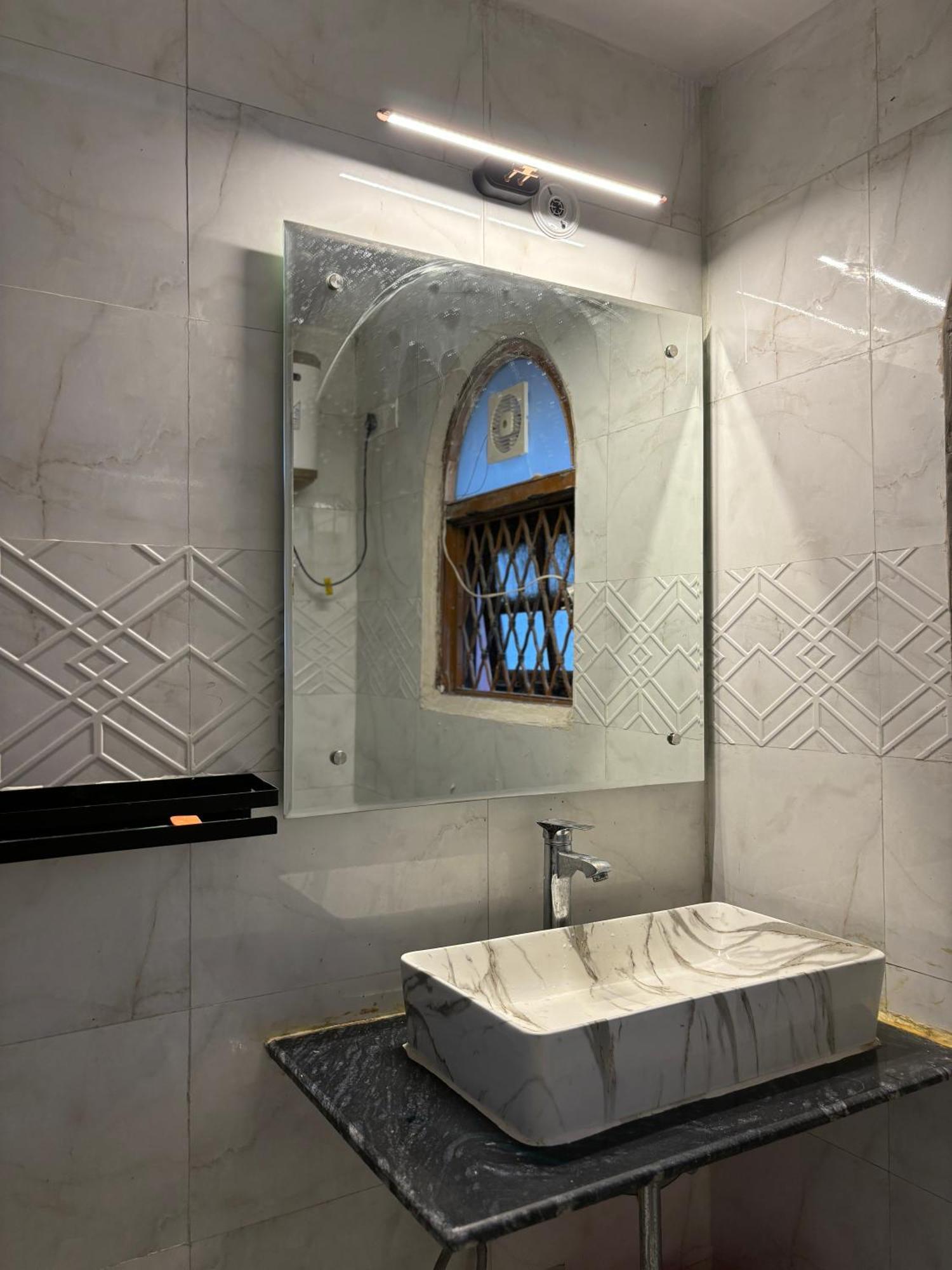 Atharva'S Homestay By Goaround Homes - Nehru Enclave Metro, South Delhi New Delhi Exterior photo