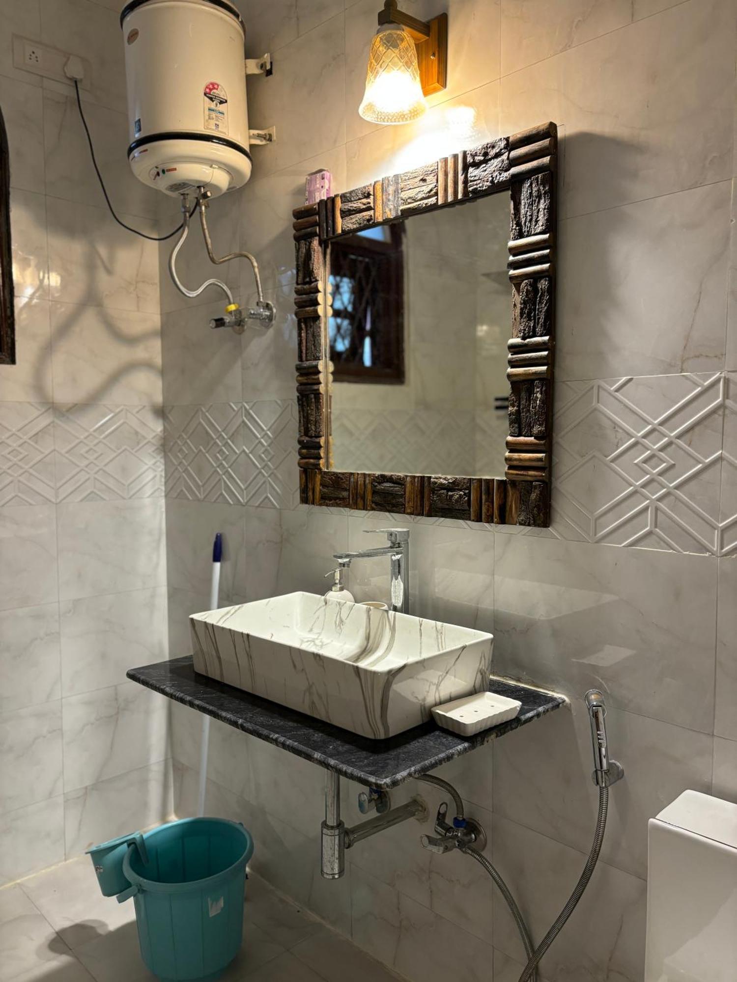 Atharva'S Homestay By Goaround Homes - Nehru Enclave Metro, South Delhi New Delhi Exterior photo