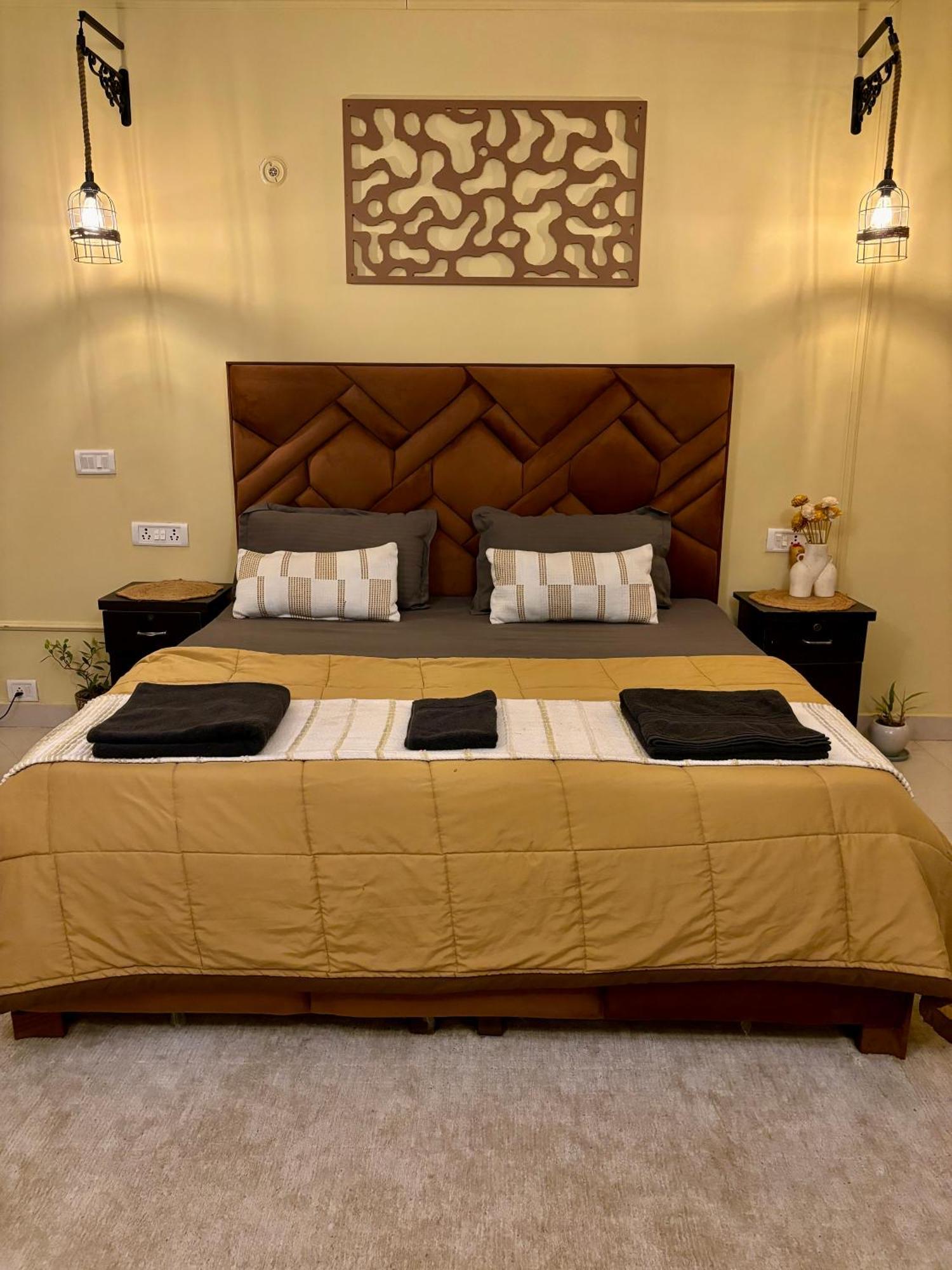Atharva'S Homestay By Goaround Homes - Nehru Enclave Metro, South Delhi New Delhi Exterior photo