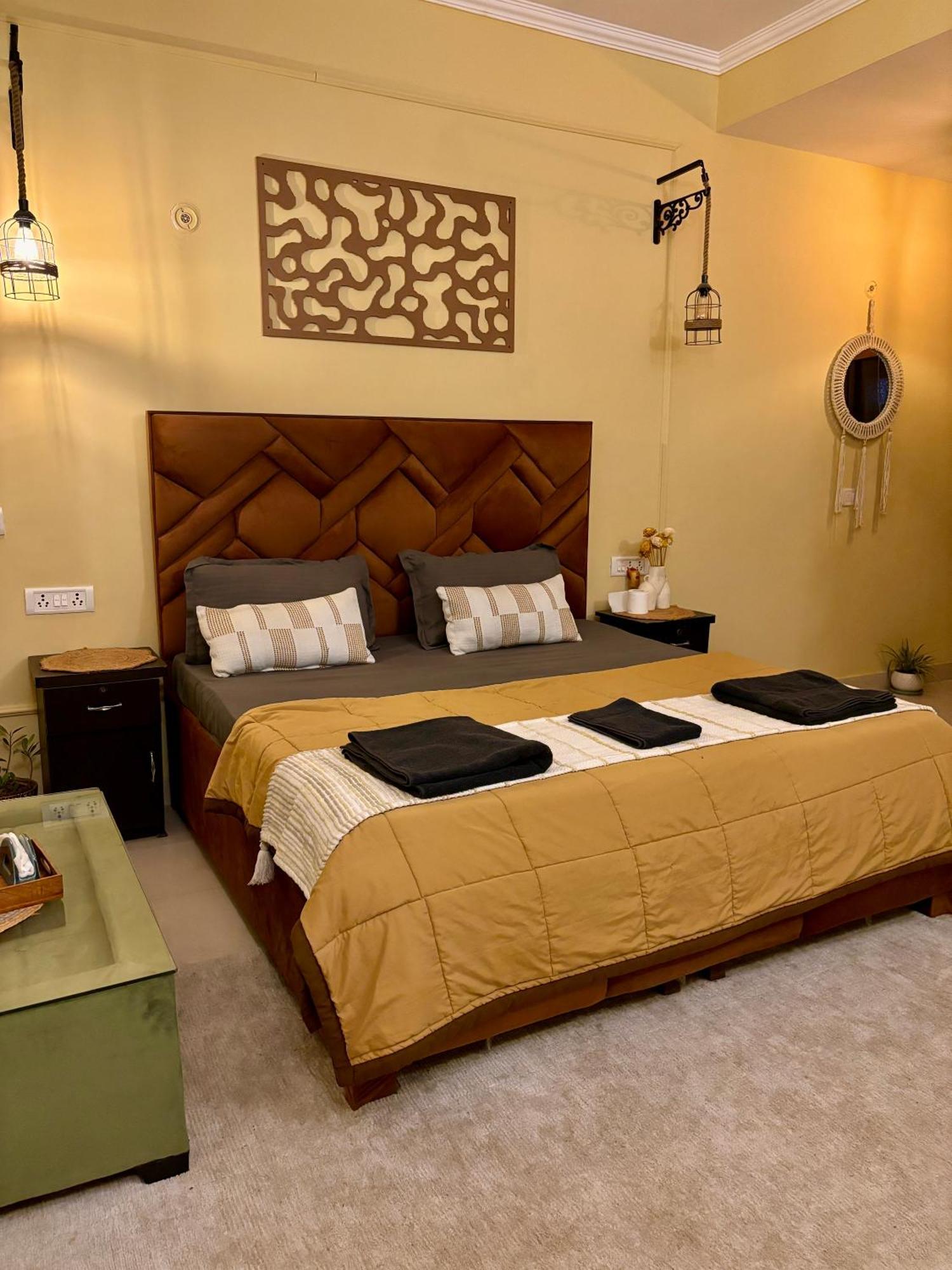 Atharva'S Homestay By Goaround Homes - Nehru Enclave Metro, South Delhi New Delhi Exterior photo