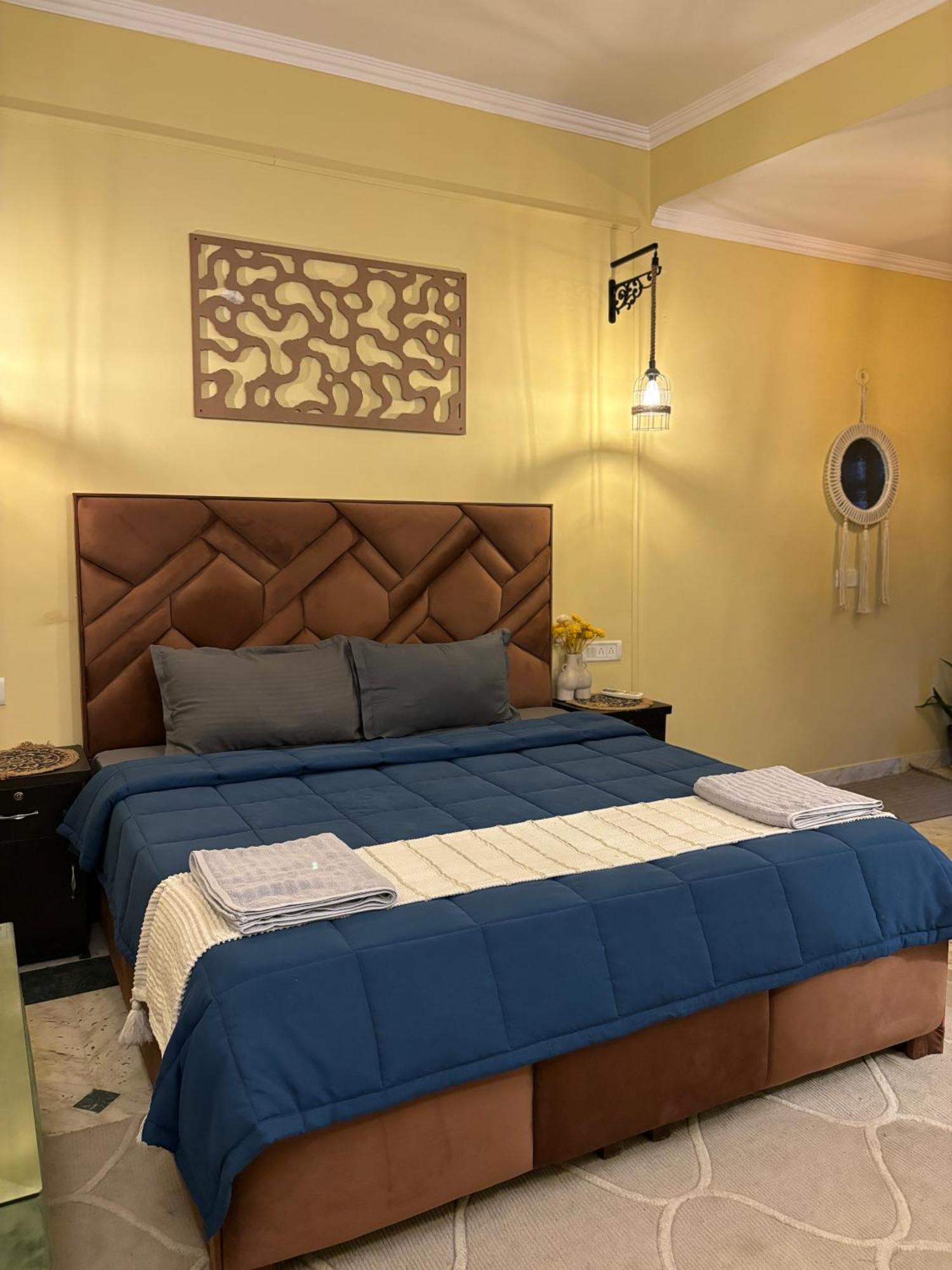 Atharva'S Homestay By Goaround Homes - Nehru Enclave Metro, South Delhi New Delhi Exterior photo