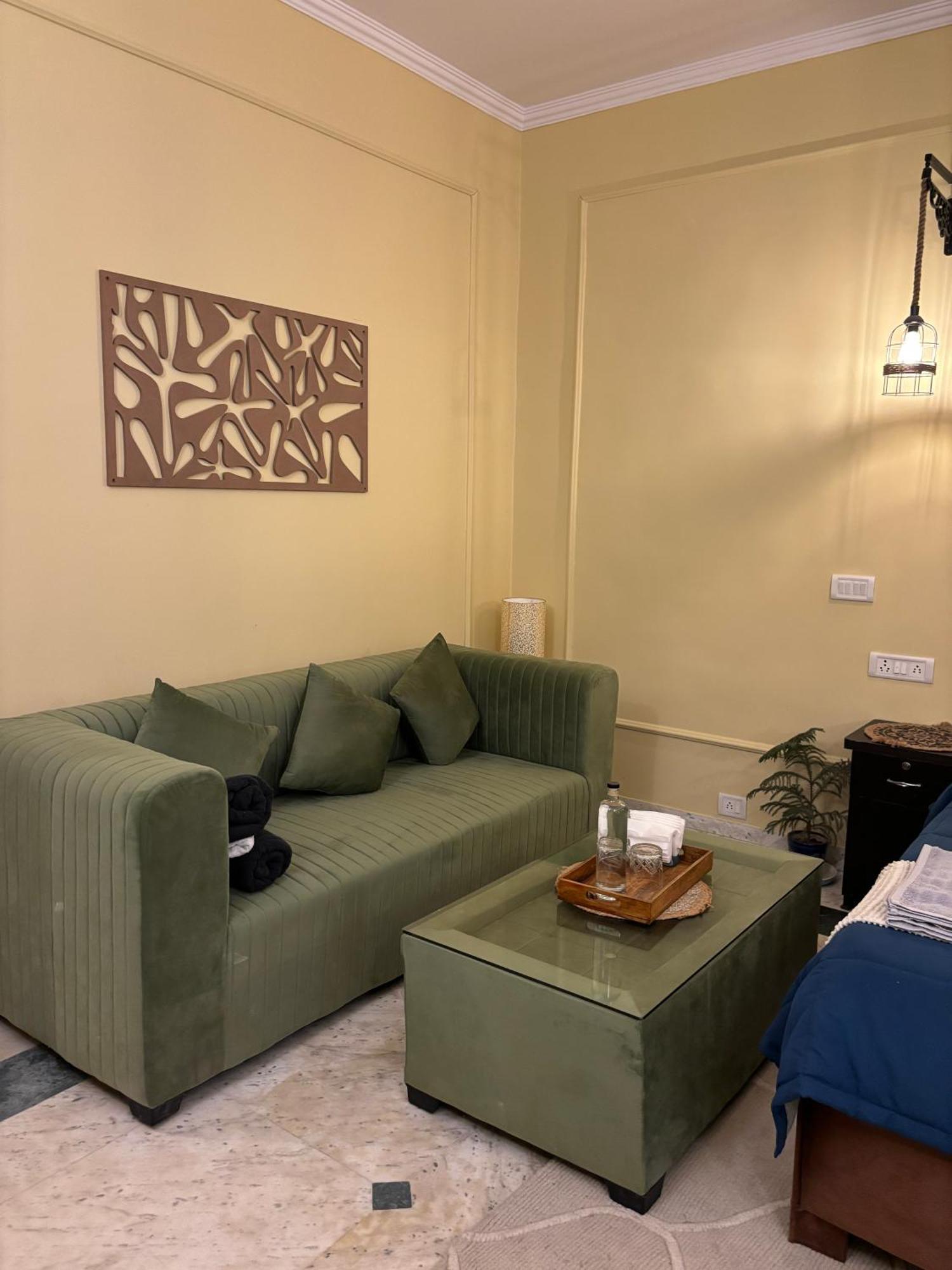 Atharva'S Homestay By Goaround Homes - Nehru Enclave Metro, South Delhi New Delhi Exterior photo