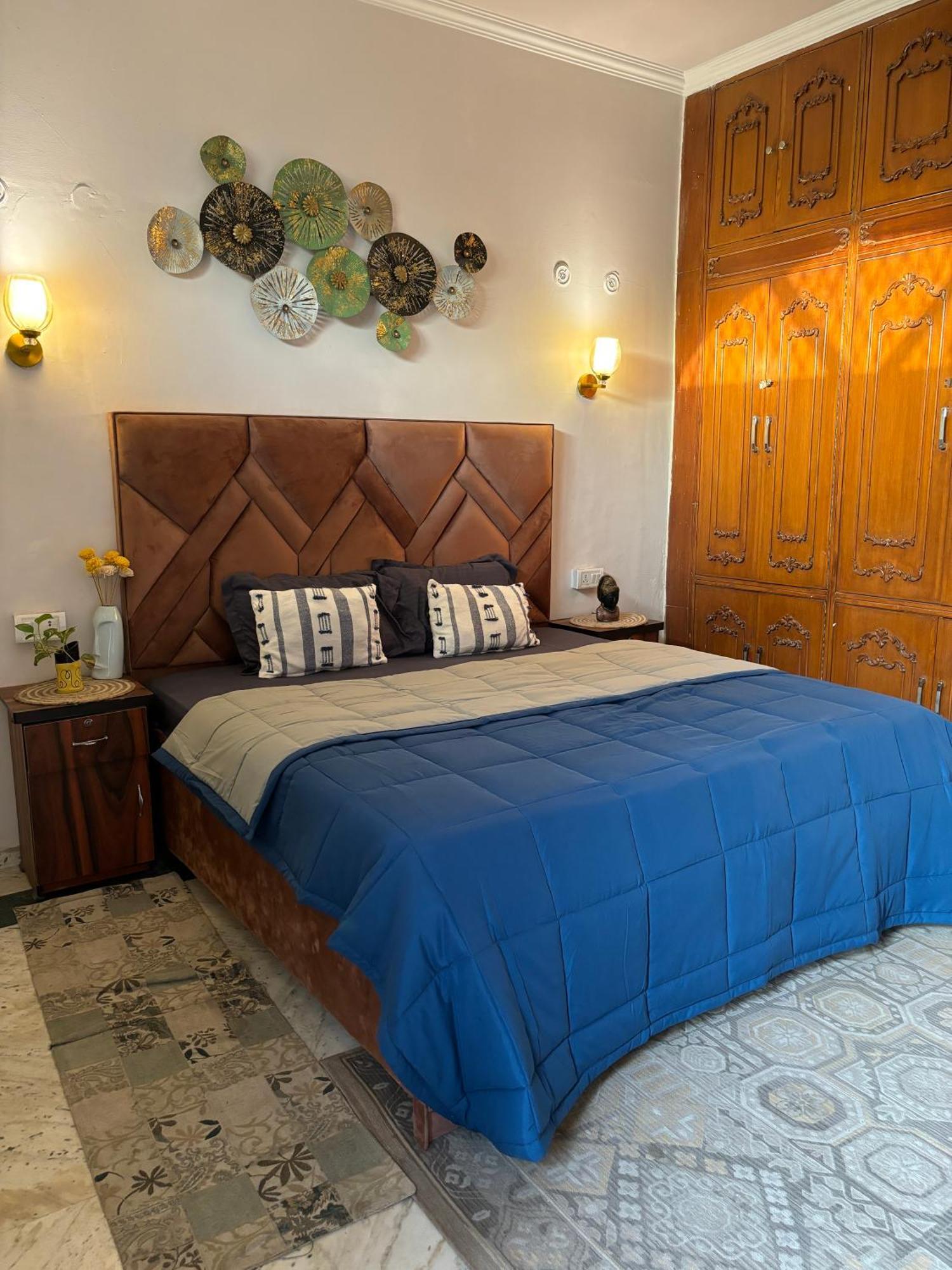 Atharva'S Homestay By Goaround Homes - Nehru Enclave Metro, South Delhi New Delhi Exterior photo
