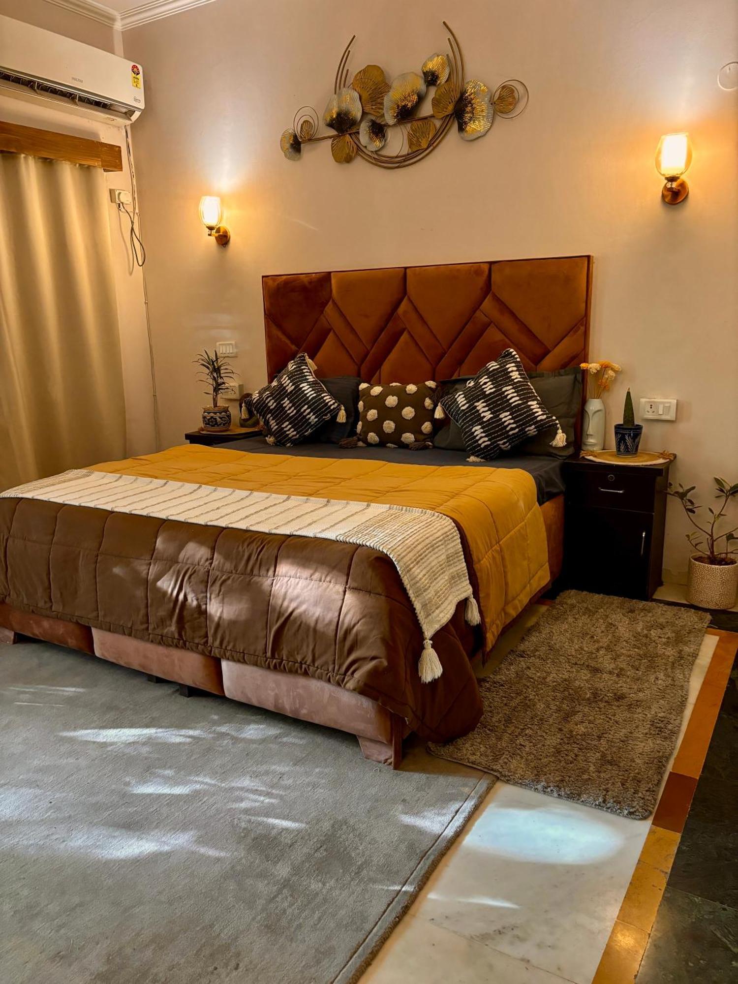Atharva'S Homestay By Goaround Homes - Nehru Enclave Metro, South Delhi New Delhi Exterior photo