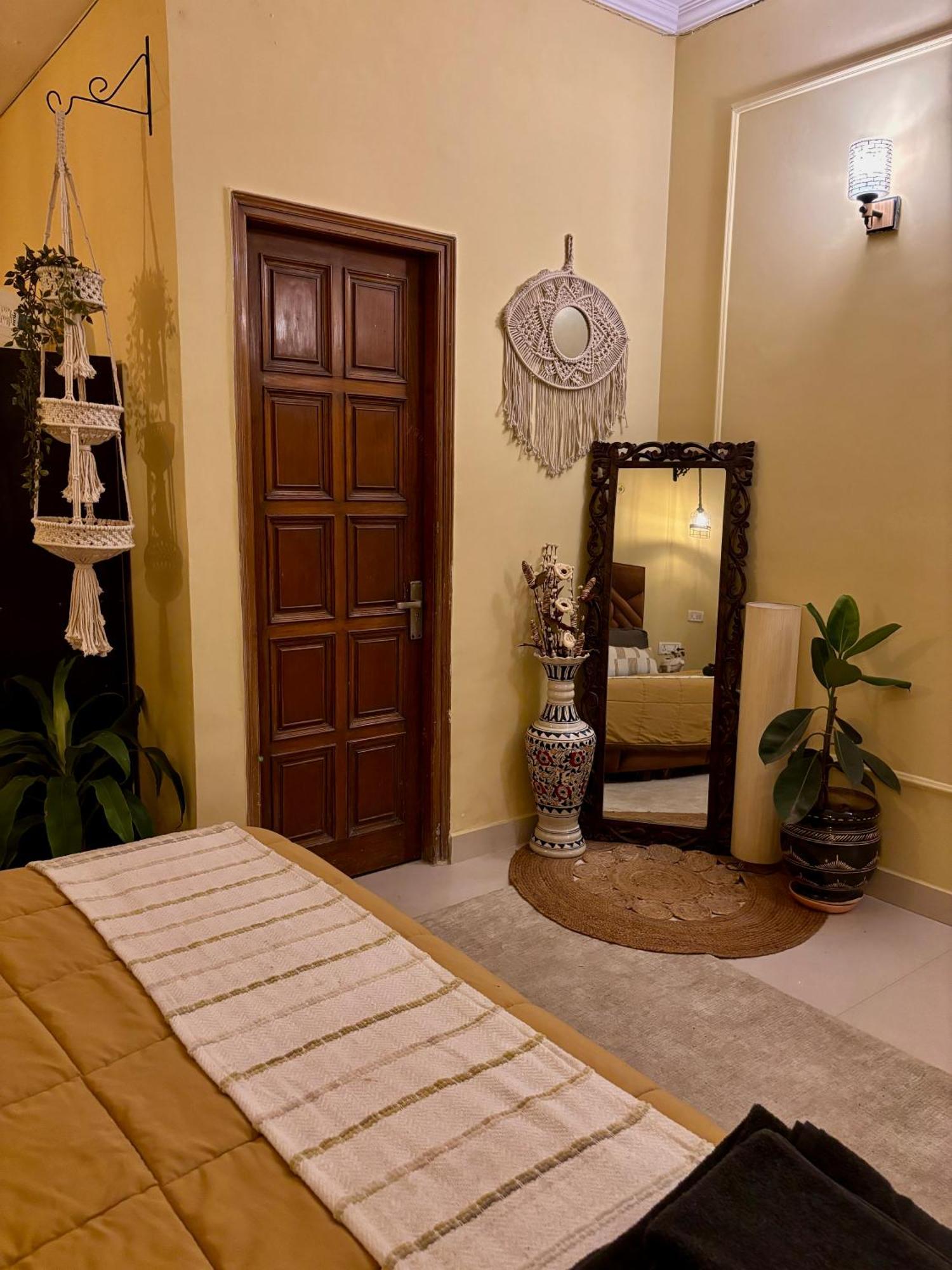 Atharva'S Homestay By Goaround Homes - Nehru Enclave Metro, South Delhi New Delhi Exterior photo
