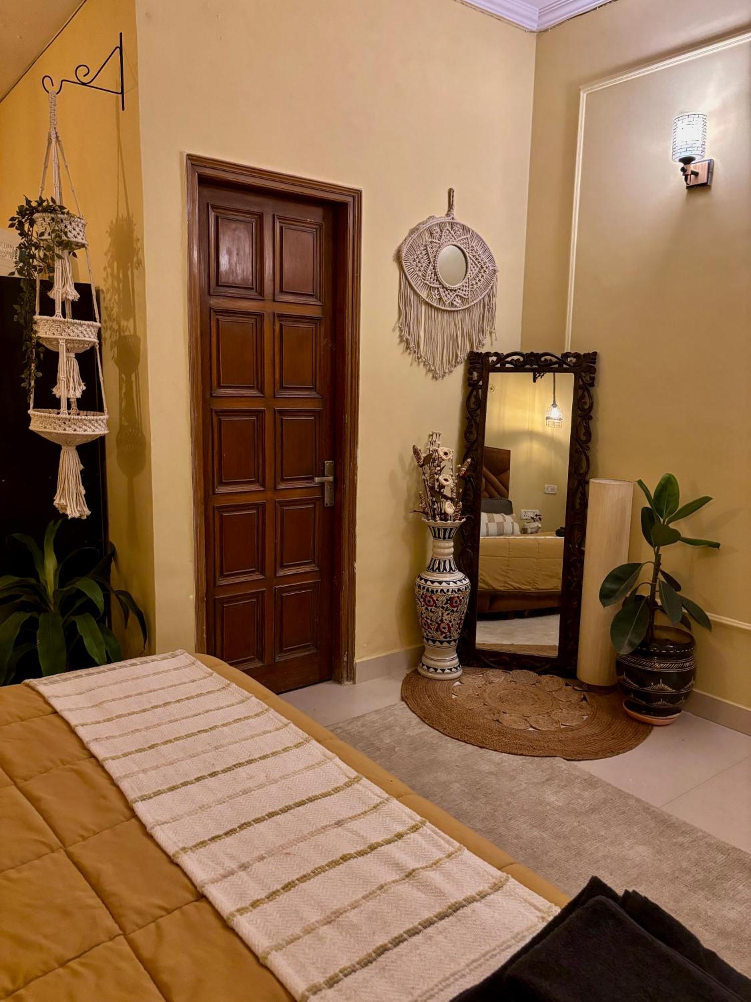 Atharva'S Homestay By Goaround Homes - Nehru Enclave Metro, South Delhi New Delhi Exterior photo