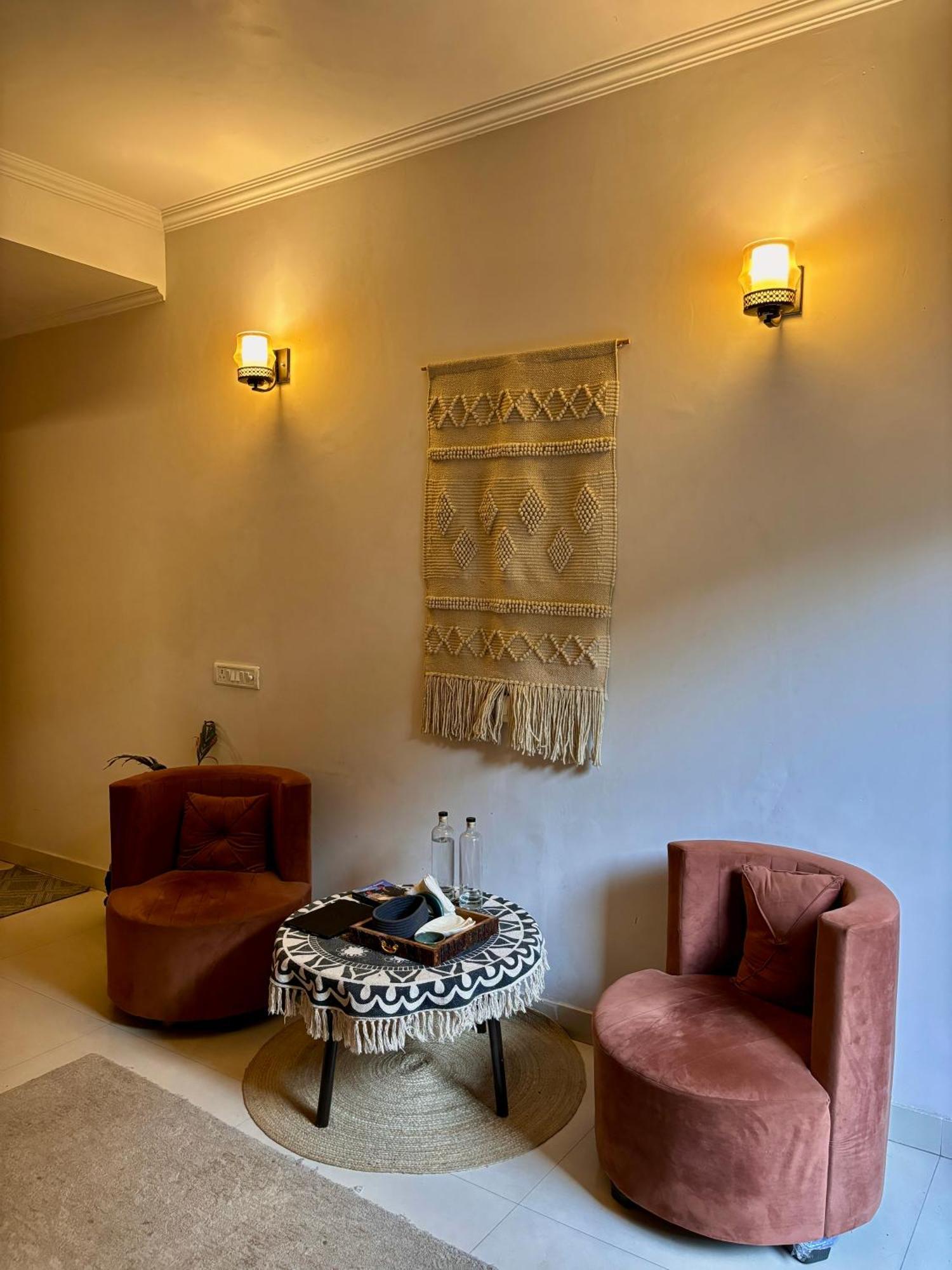 Atharva'S Homestay By Goaround Homes - Nehru Enclave Metro, South Delhi New Delhi Exterior photo