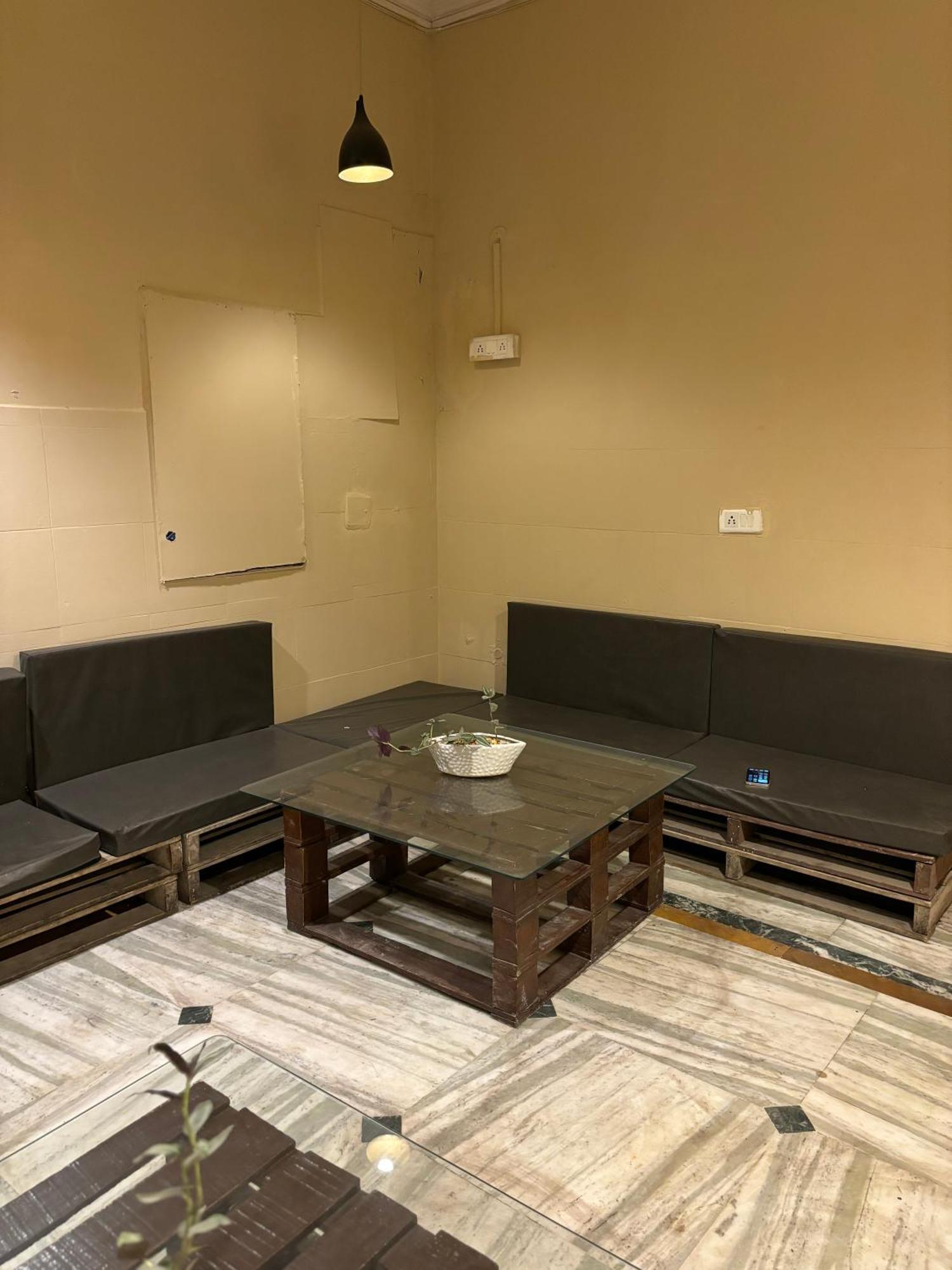 Atharva'S Homestay By Goaround Homes - Nehru Enclave Metro, South Delhi New Delhi Exterior photo