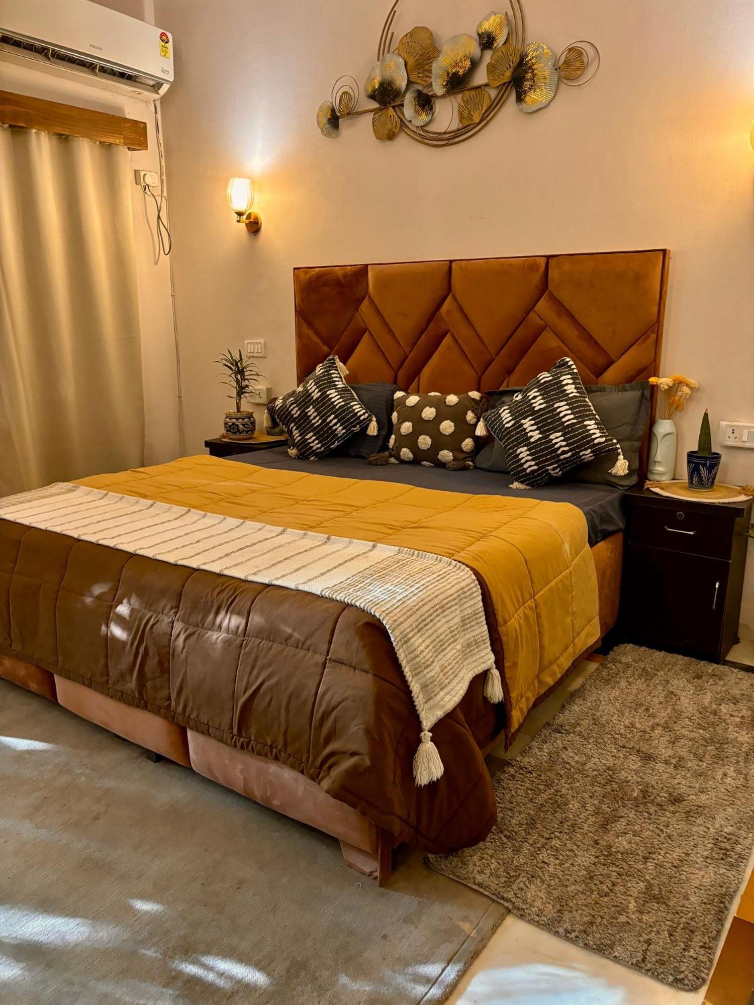 Atharva'S Homestay By Goaround Homes - Nehru Enclave Metro, South Delhi New Delhi Exterior photo