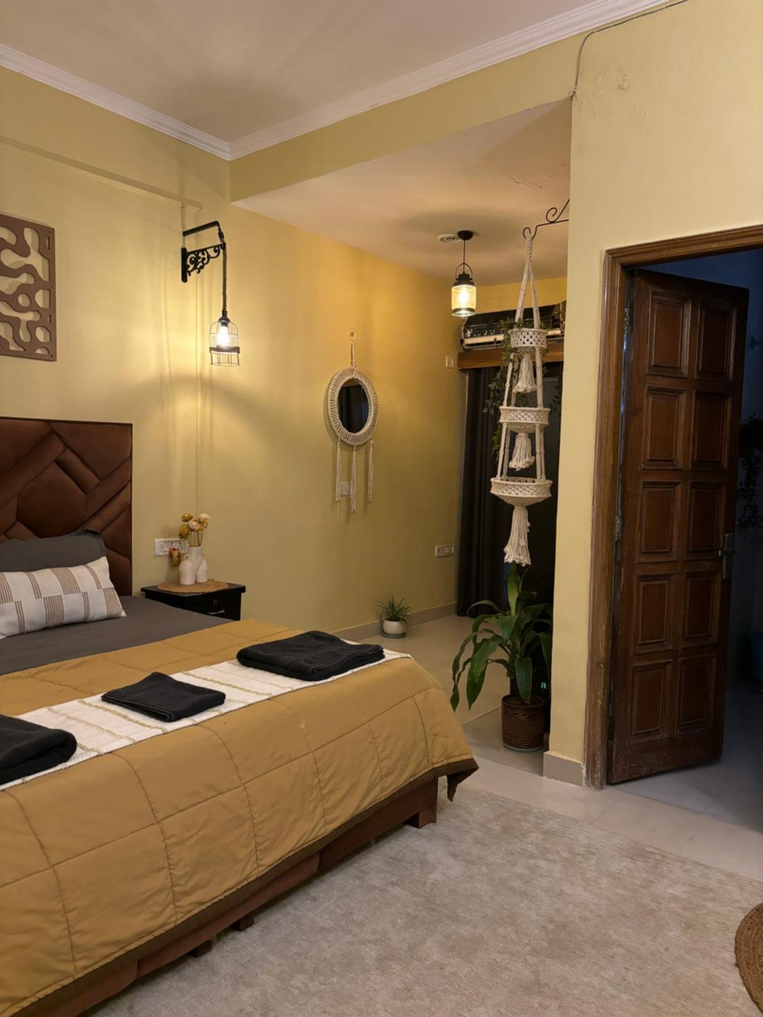 Atharva'S Homestay By Goaround Homes - Nehru Enclave Metro, South Delhi New Delhi Exterior photo