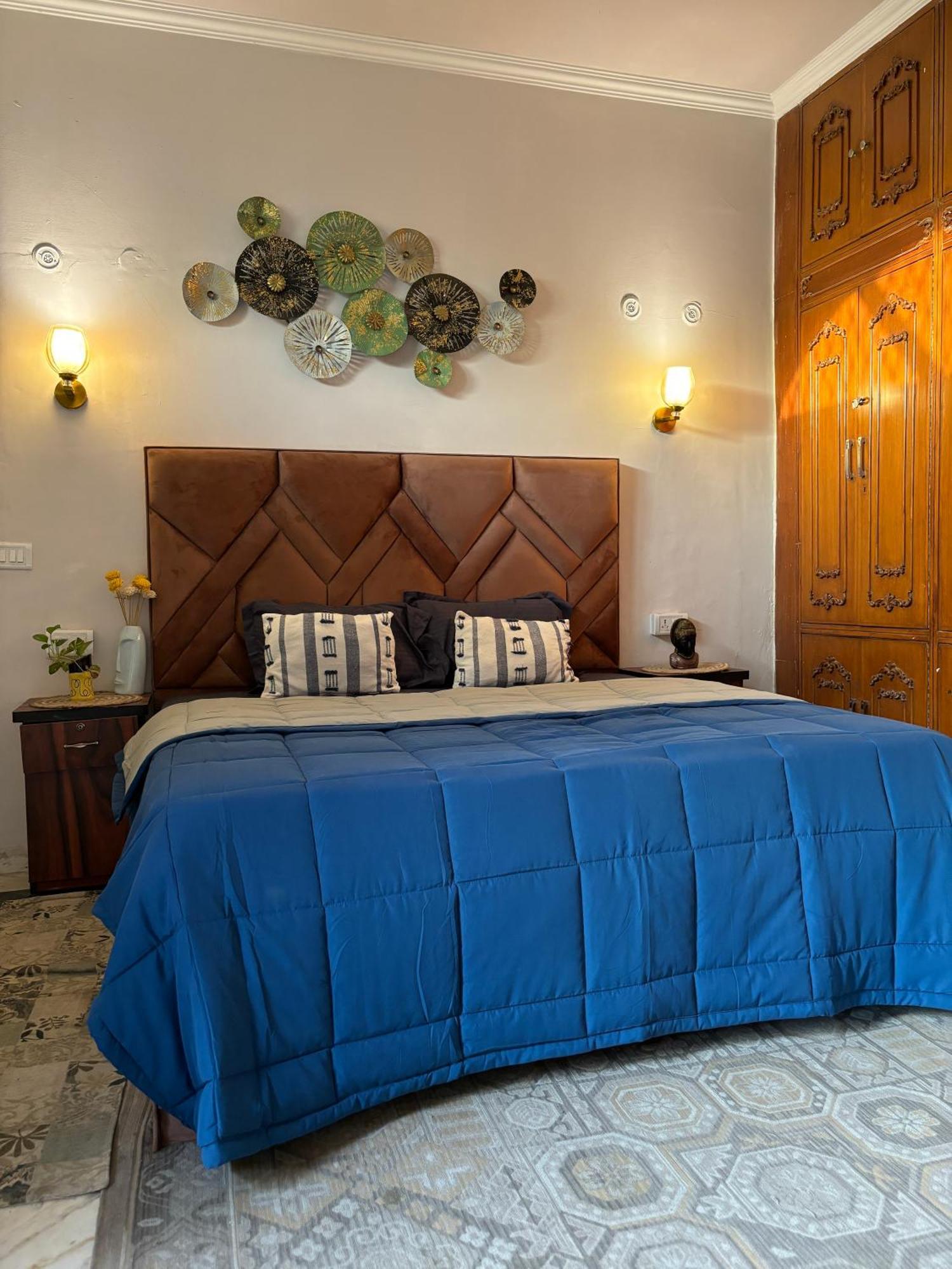 Atharva'S Homestay By Goaround Homes - Nehru Enclave Metro, South Delhi New Delhi Exterior photo