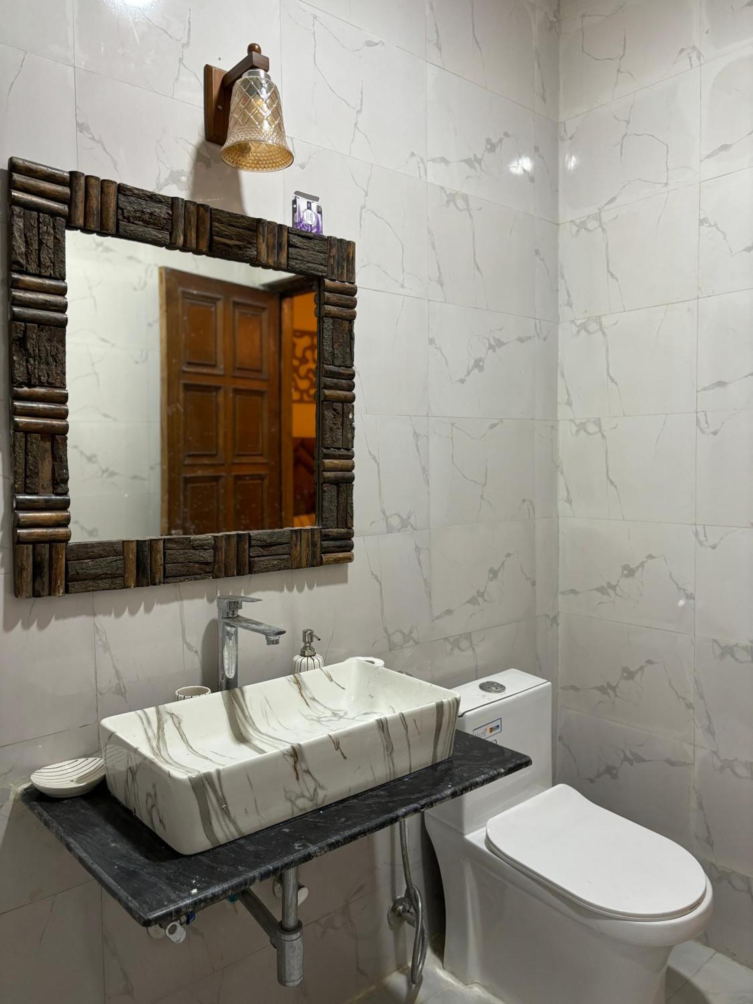 Atharva'S Homestay By Goaround Homes - Nehru Enclave Metro, South Delhi New Delhi Exterior photo