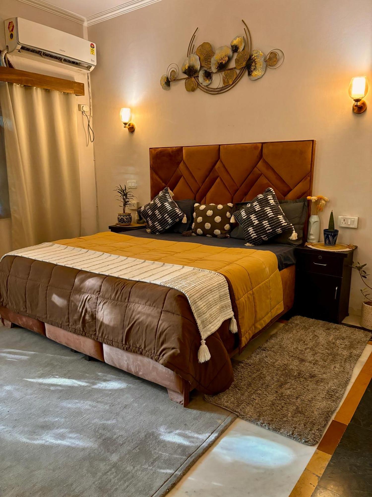 Atharva'S Homestay By Goaround Homes - Nehru Enclave Metro, South Delhi New Delhi Exterior photo