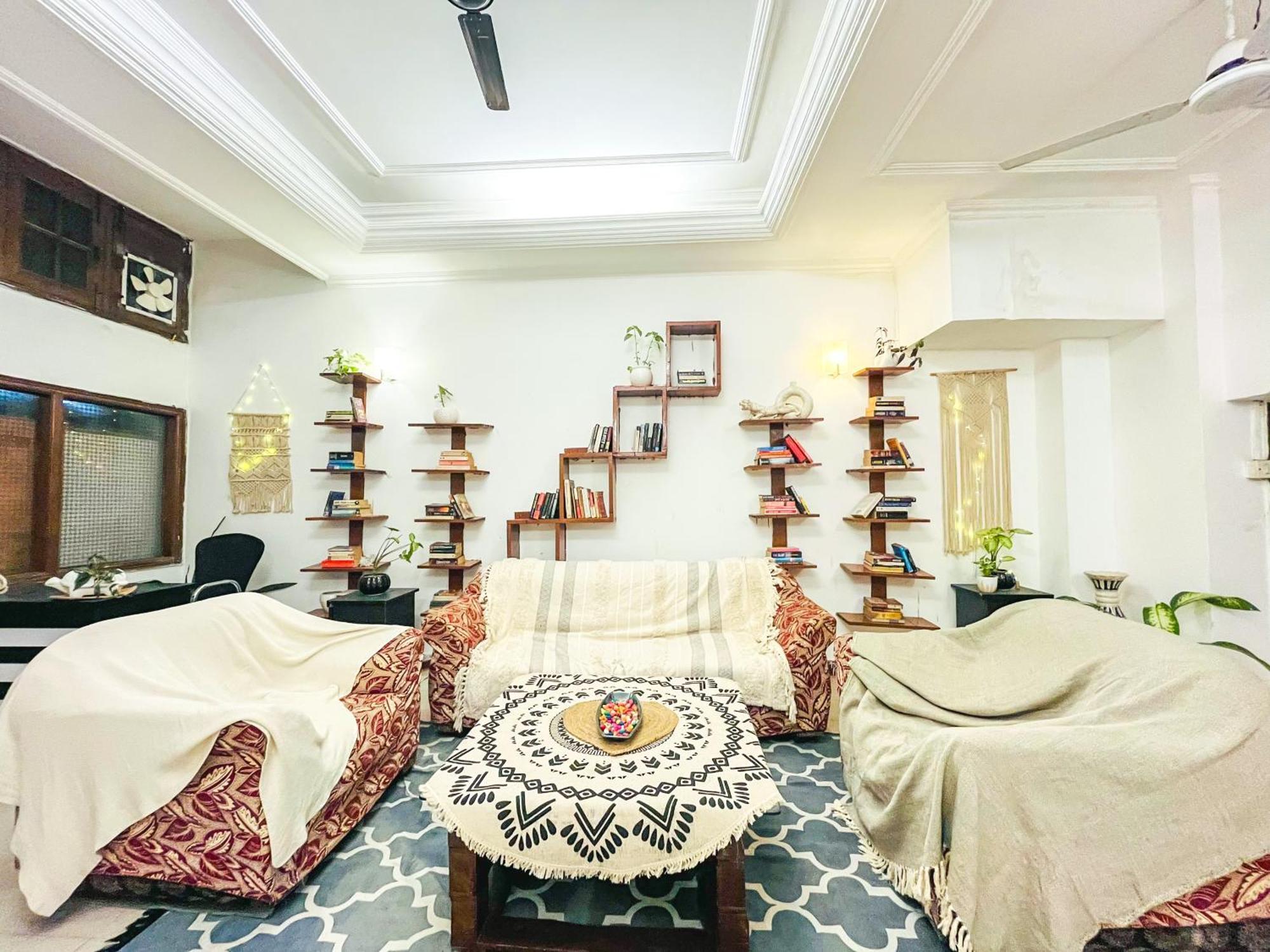 Atharva'S Homestay By Goaround Homes - Nehru Enclave Metro, South Delhi New Delhi Exterior photo