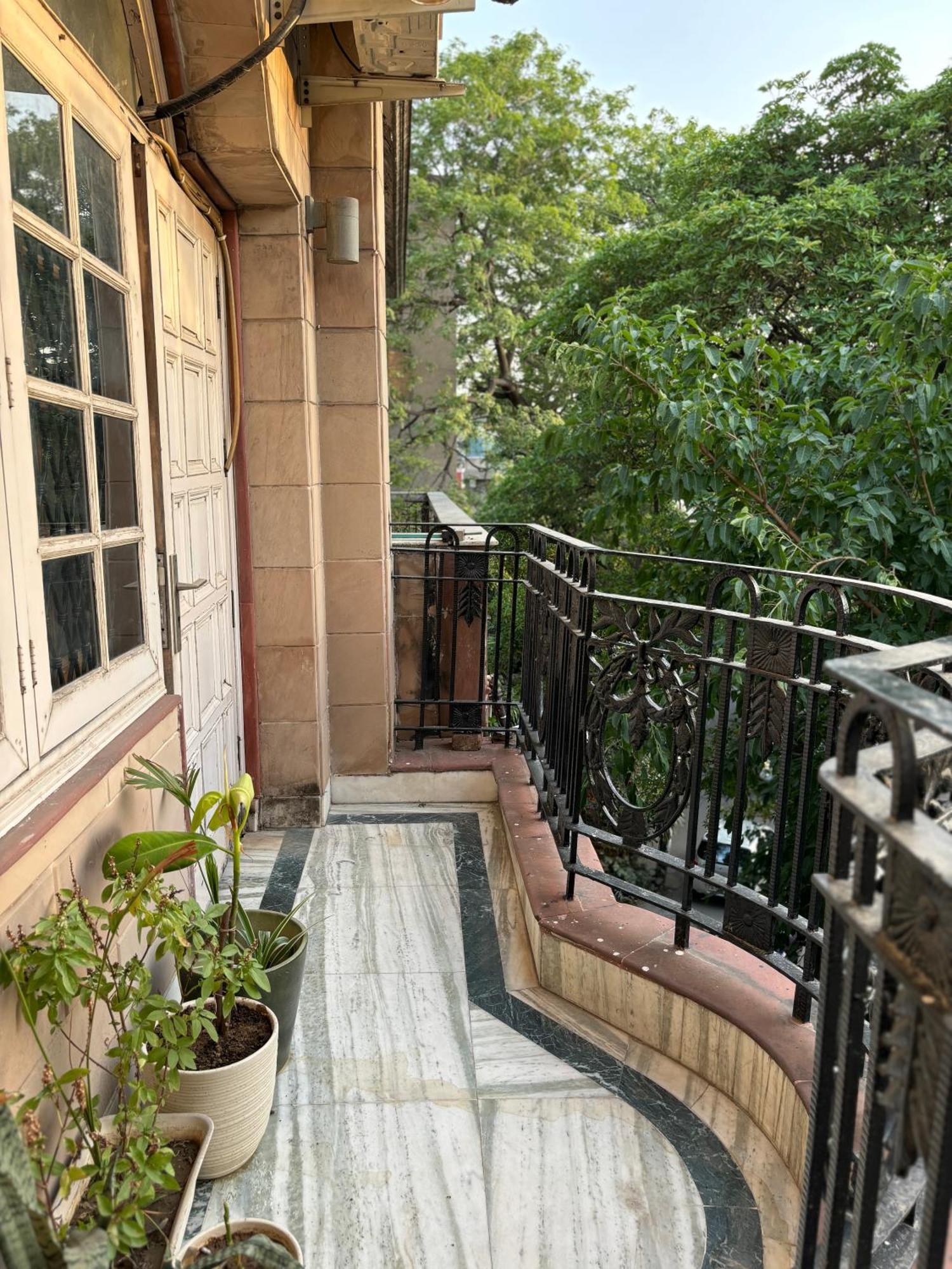 Atharva'S Homestay By Goaround Homes - Nehru Enclave Metro, South Delhi New Delhi Exterior photo