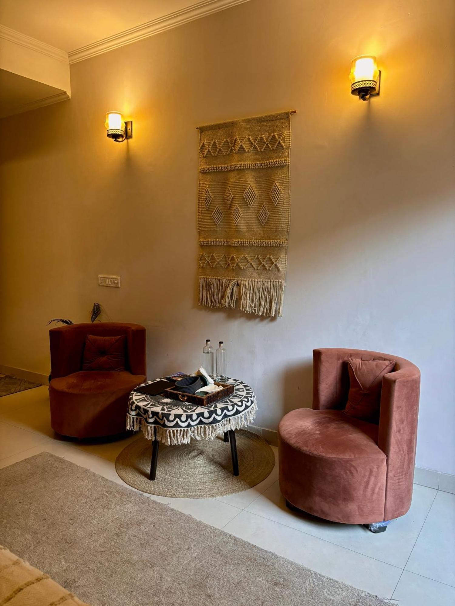 Atharva'S Homestay By Goaround Homes - Nehru Enclave Metro, South Delhi New Delhi Exterior photo